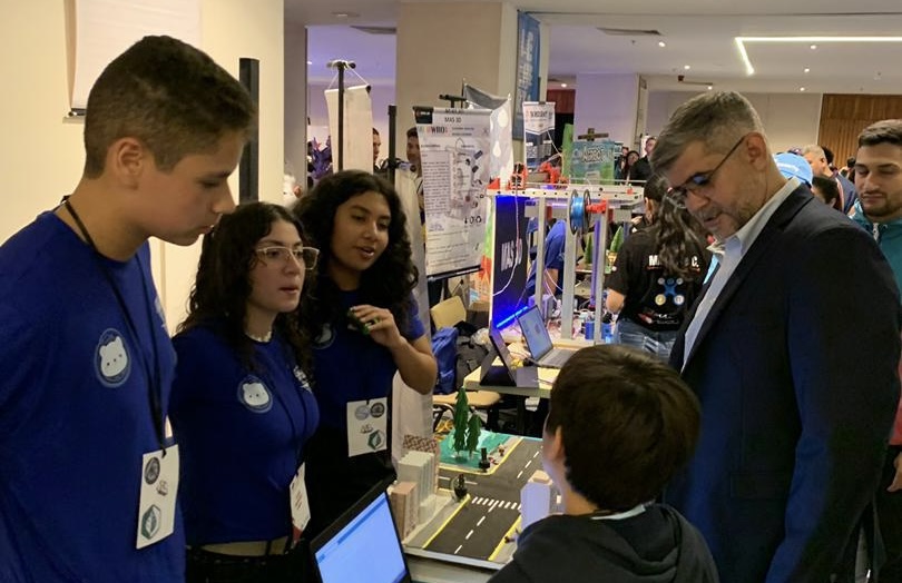 Alcalde Manuel Ferreira organiza en Lechería la tercera válida regional de robótica