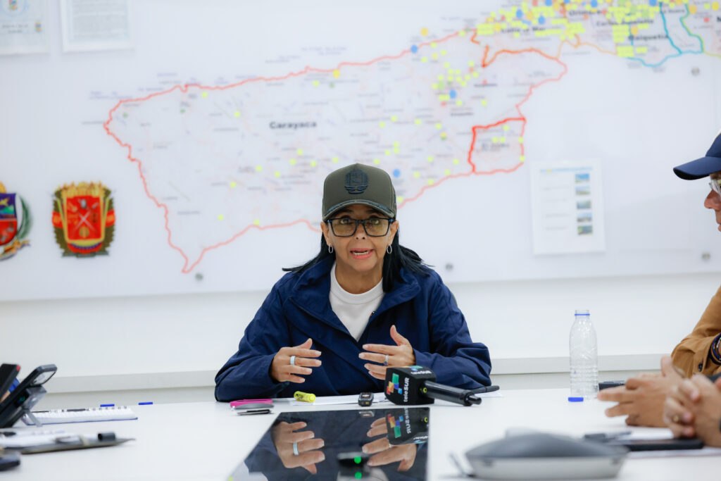 Activan la línea 0800-RESCATE para atención de emergencias y registro de voluntarios en el Poliedro de Caracas